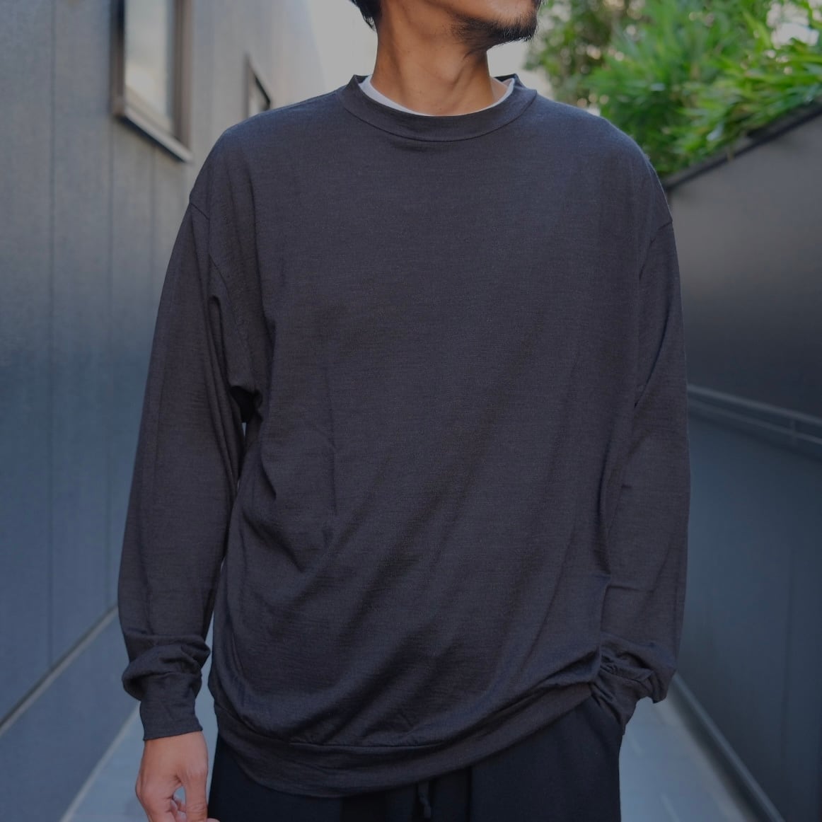 COMOLI(コモリ) / ウール天竺長袖クルー -CHARCOAL-(A03-05009) | Signs