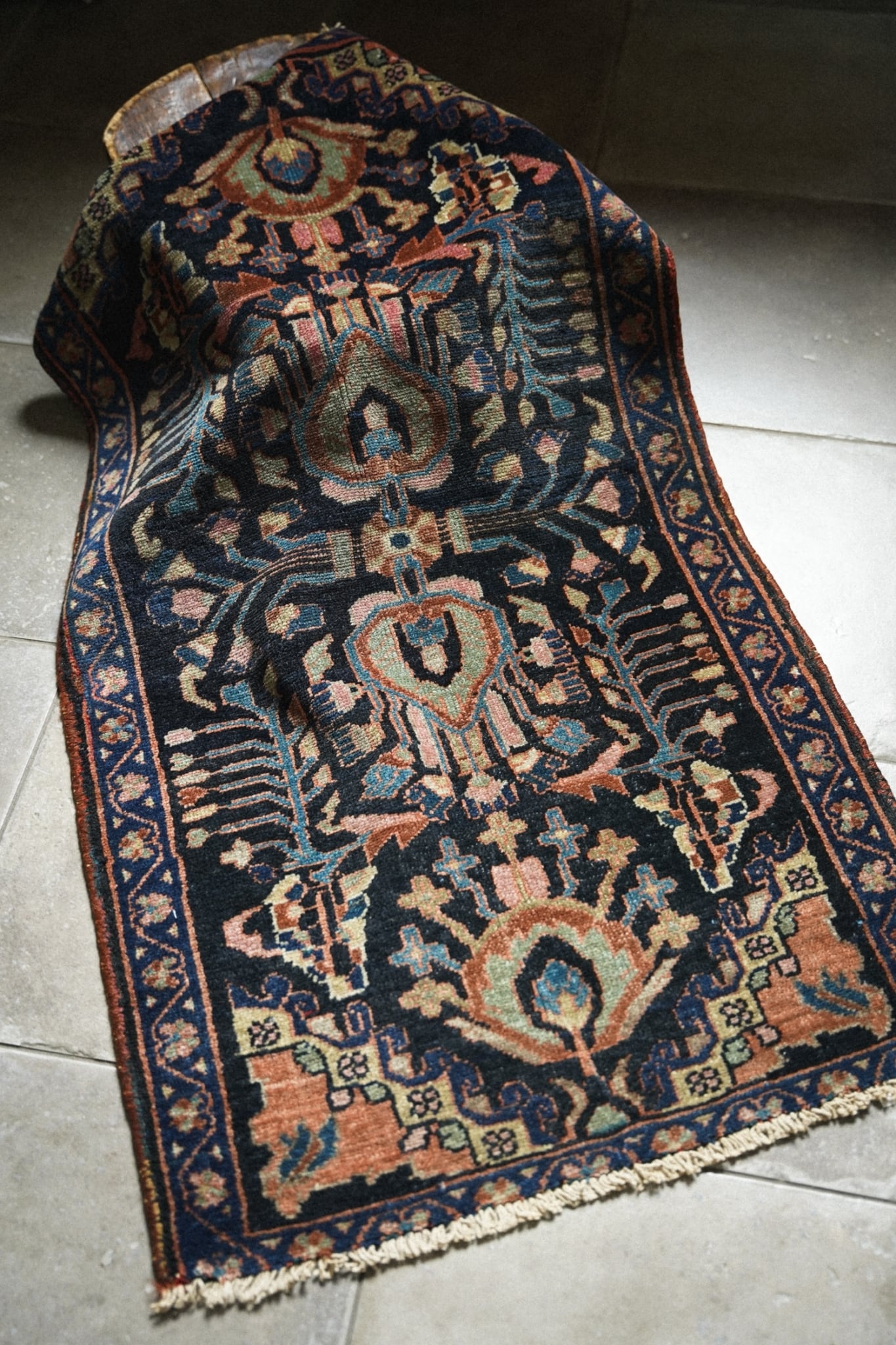 2494-Vintage Persian Saruq rug