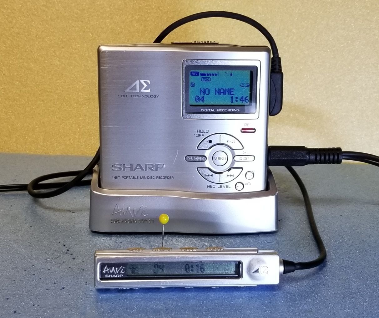 SHARP ポータブルMDレコーダー 本体とリモコン付き 完動品 【公式通販】