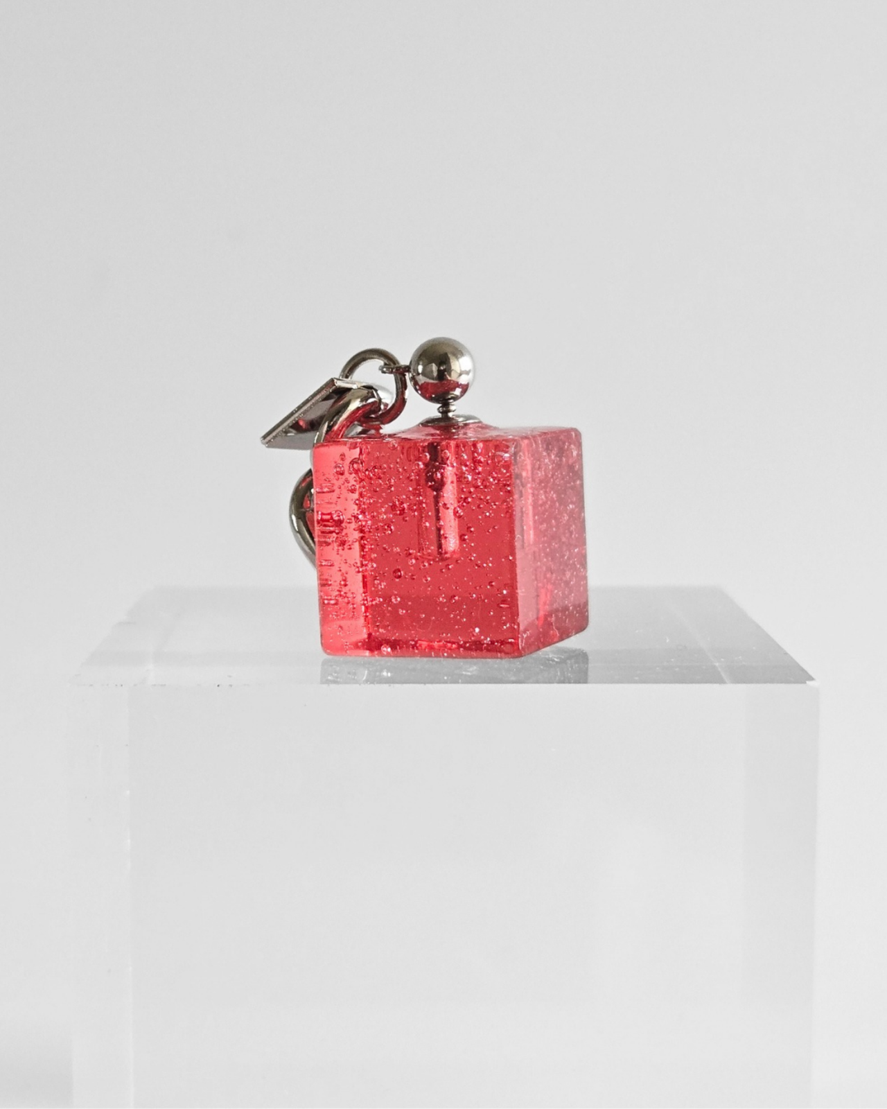 BOLD CUBE. [bubble red] - 3