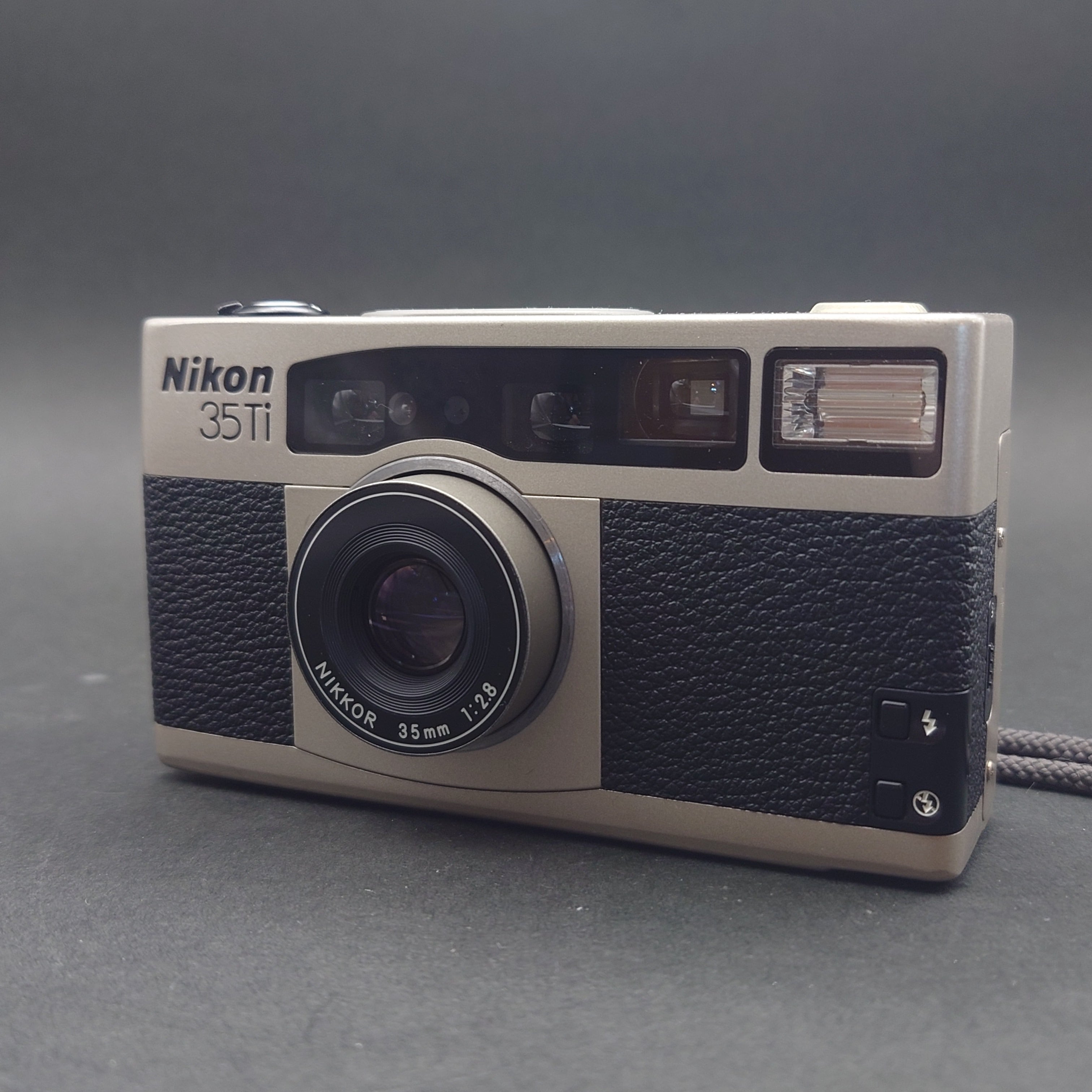 Nikon 35Ti フィルムコンパクトカメラ