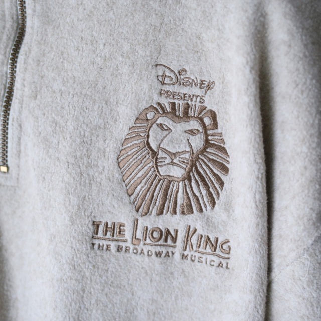 "THE LION KING" one point embroidery over silhouette half-zip fleece pullover
