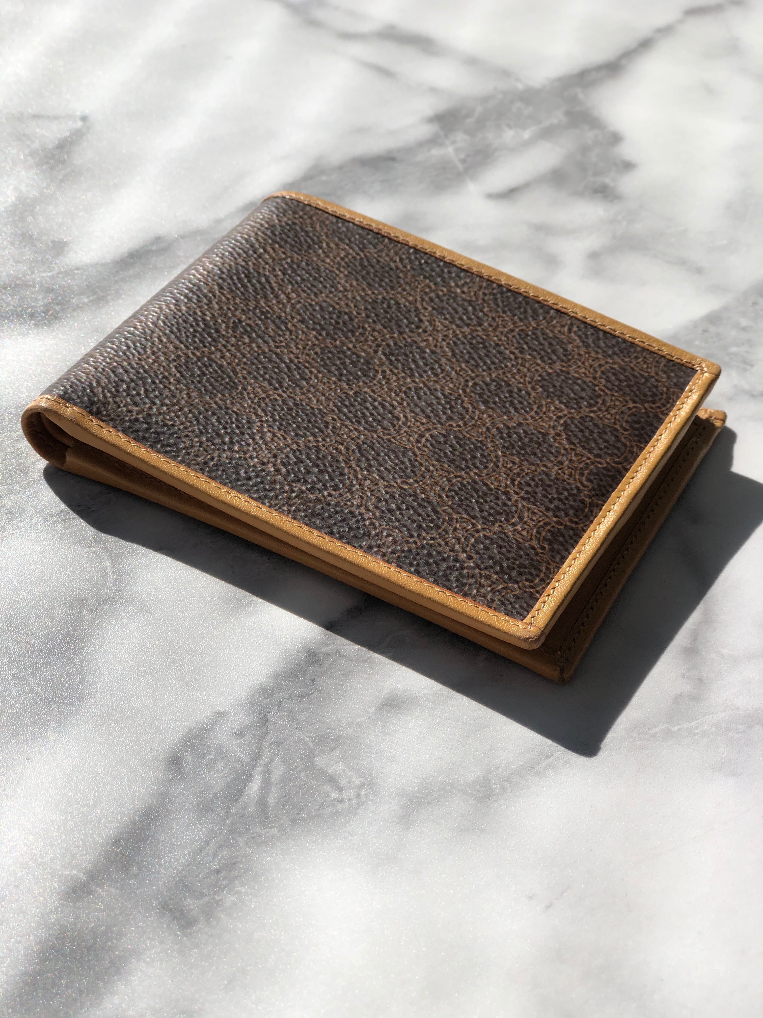 セリーヌマカダムレザー二つ折り財布コンパクトブラウン扇形トリオンフ