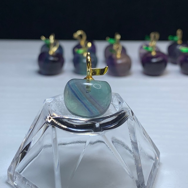 18.フローライトりんご・ペンダントトップ