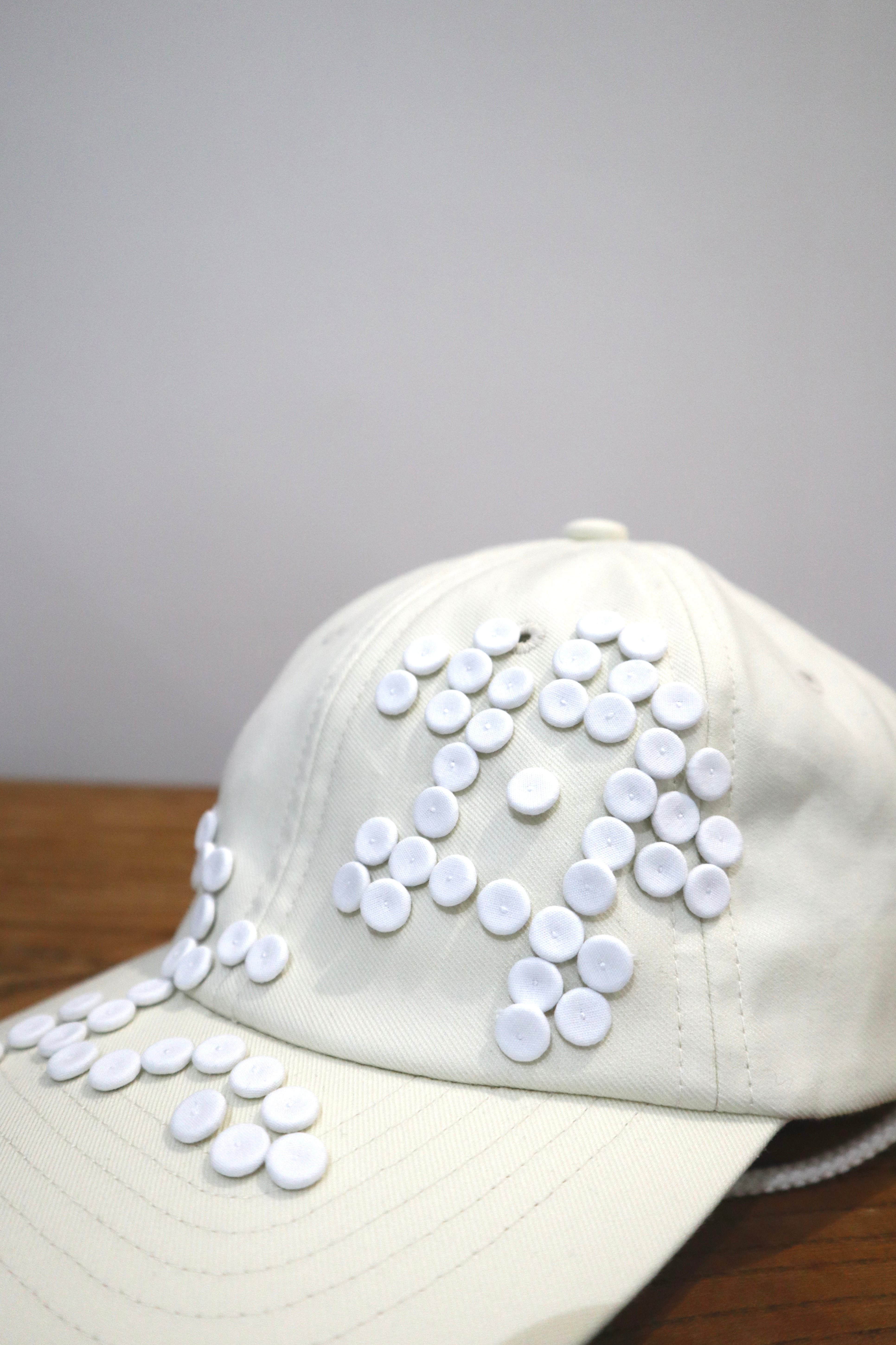 【即購入可】リブノブヒコ　キャップ　白 RIV NOBUHIKO】AUBADE EMBROIDERY CAP | TOLMA.