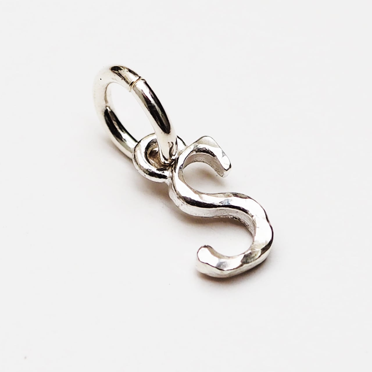 リピ　JOKER様　シルバー専用　イニシャルキーホルダー　銀金具11点＋金1点 キーホルダー 名入れ プレゼント イニシャル 星 キーリング