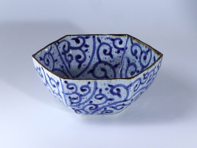 六角鉢　染付内外蛸唐草