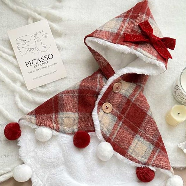 ぼんぼん付赤いマルチチェックのマント　犬服　00519