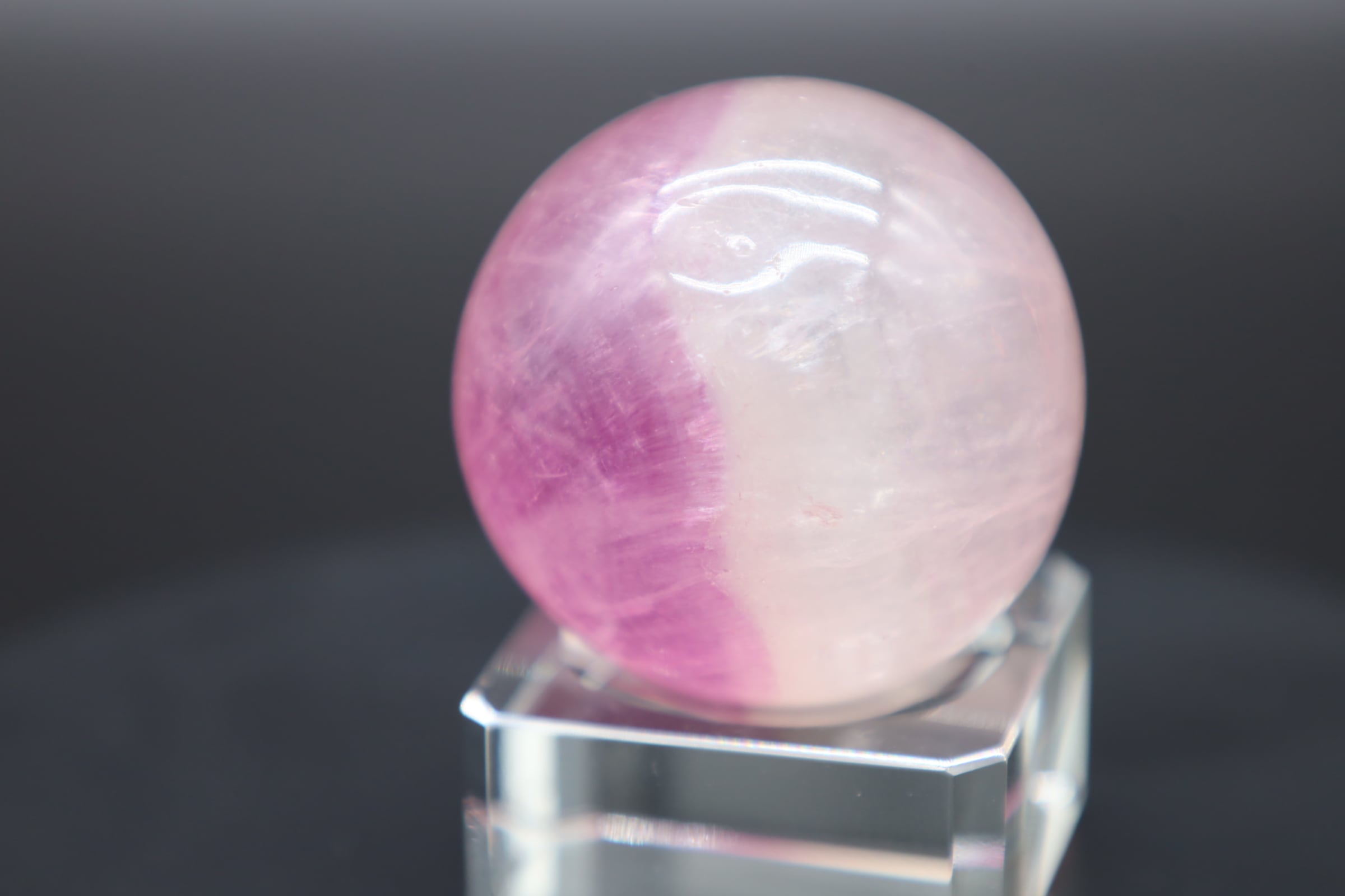 ピンクシルキーフローライトティファニーストーン丸玉スフィアTIFA250704