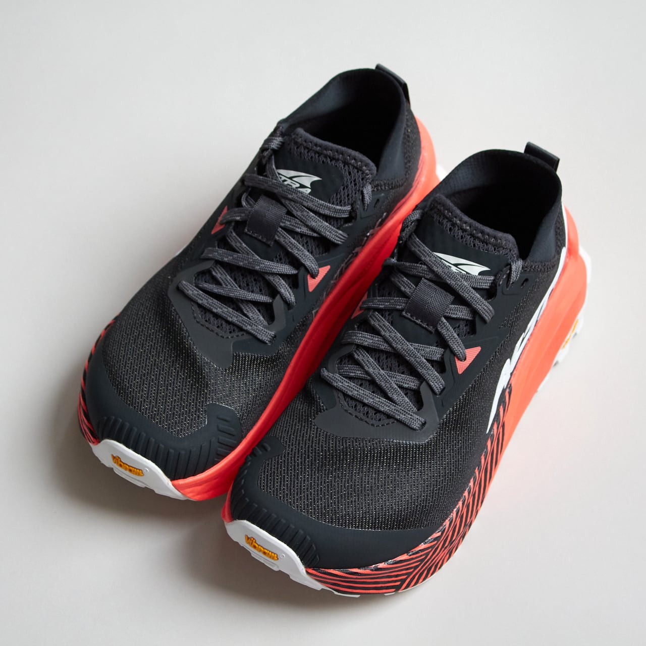 定価2.5万新品級 ALTRA OLYMPUS アルトラ オリンパス 27cm ALTRA（アルトラ）W OLYMPUS 275 (オリンパス 275) -CORAL/BLACK