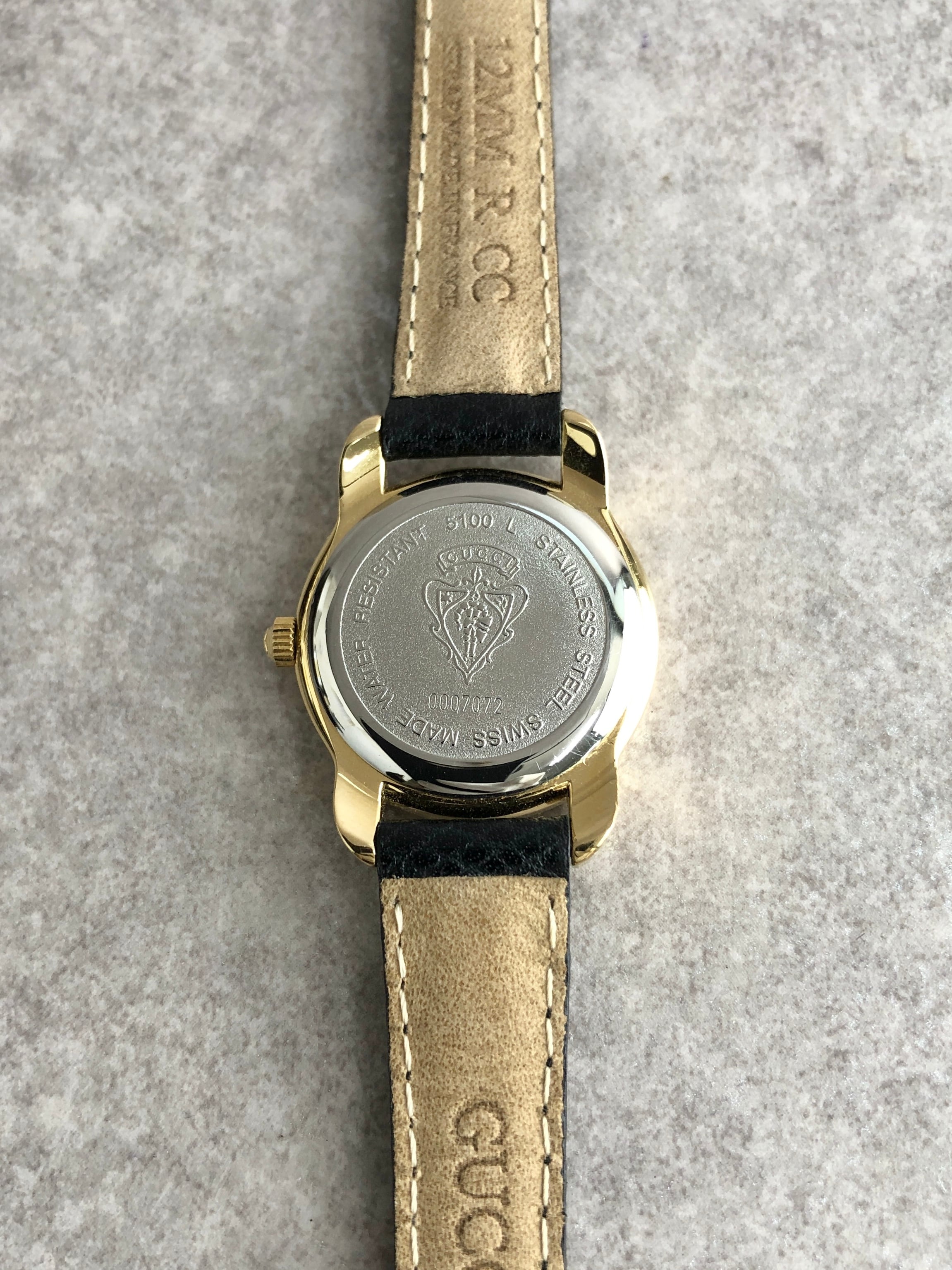 GUCCI グッチ 腕時計 ブラック×ゴールド ローマ文字 5100L レザー