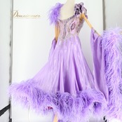 社交ダンス 衣装 チャコット Chacott スタンダードドレス ワンピース スタンダード 紫 フロート レース ファー フェザー デモ 競技 ダンス パーティ 発表会 高級感 豪華 上品 ラベンダー パープル系 パフォーマンス 目立つ 美しい おしゃれ 女性用 コスチューム パーティー衣装 フェミニン