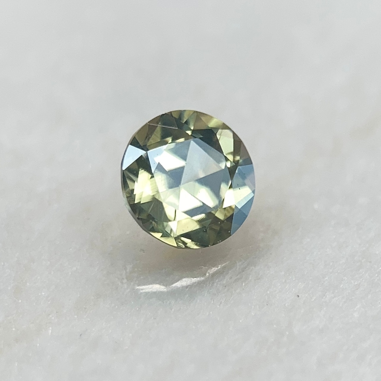 ローズカットサファイア  約3.8mm*2.5mm r-0456