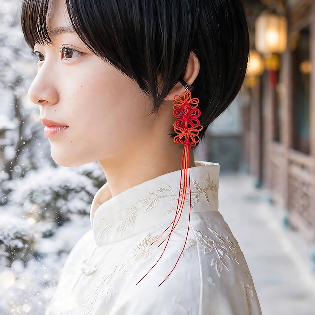 飾り結びかたっぽイヤーカフ「謡、はなばな、コトホギ」（赤×橙）【軽量・和風紋様】浴衣・着物・日常使いにも。