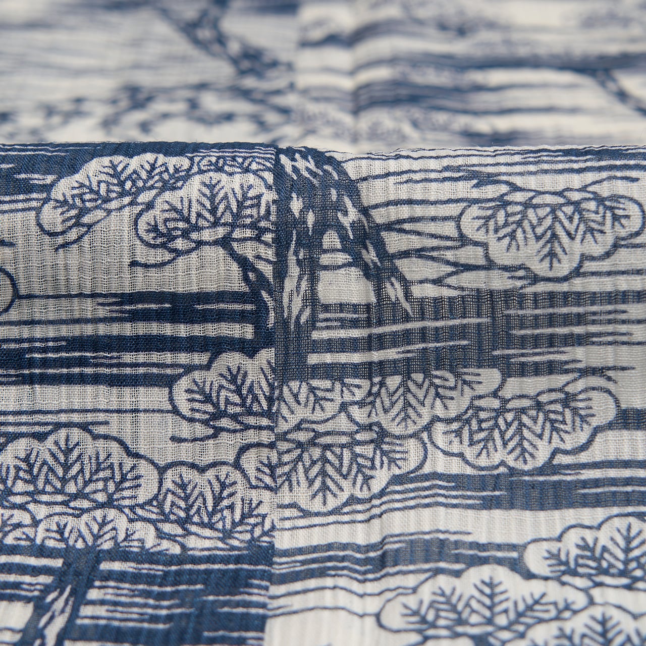 小千谷ちぢみ 松林風景模様 藍型染小紋 麻単衣着物【中古】 | かわの屋