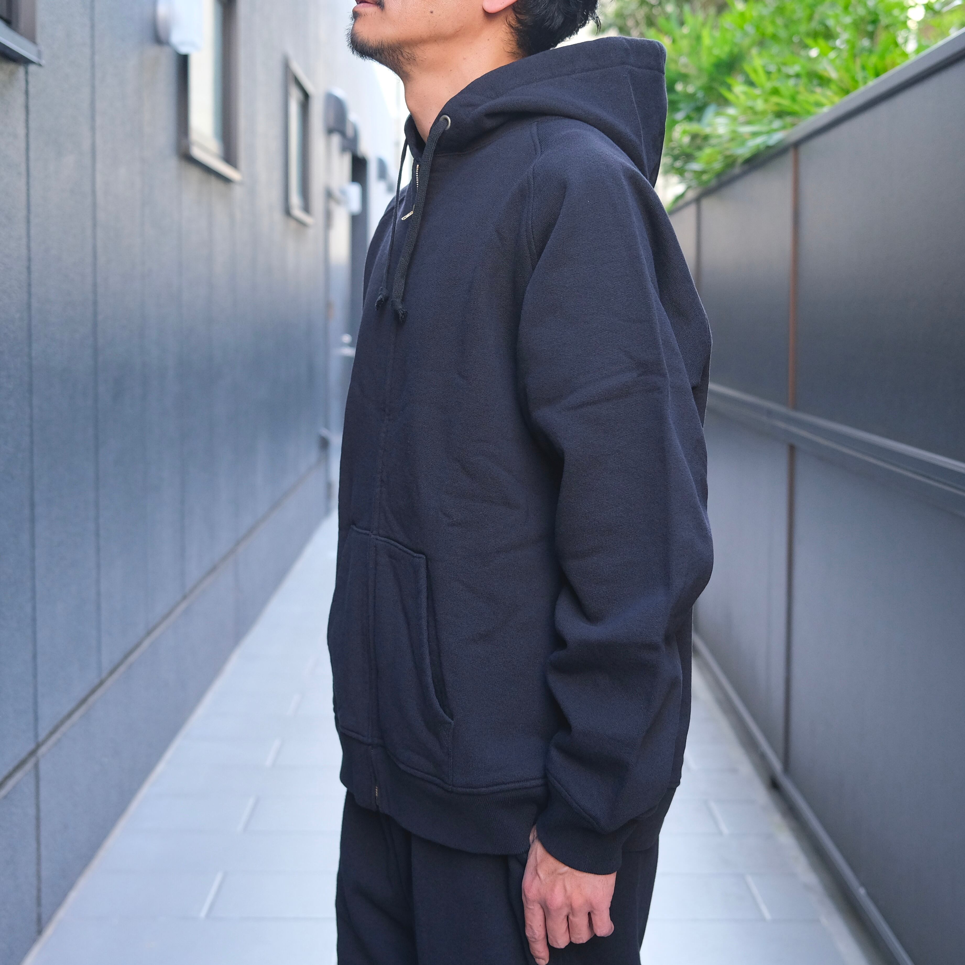 COMOLI(コモリ) /コットン裏毛ジップパーカー -BLACK-(D01-05001) | Signs