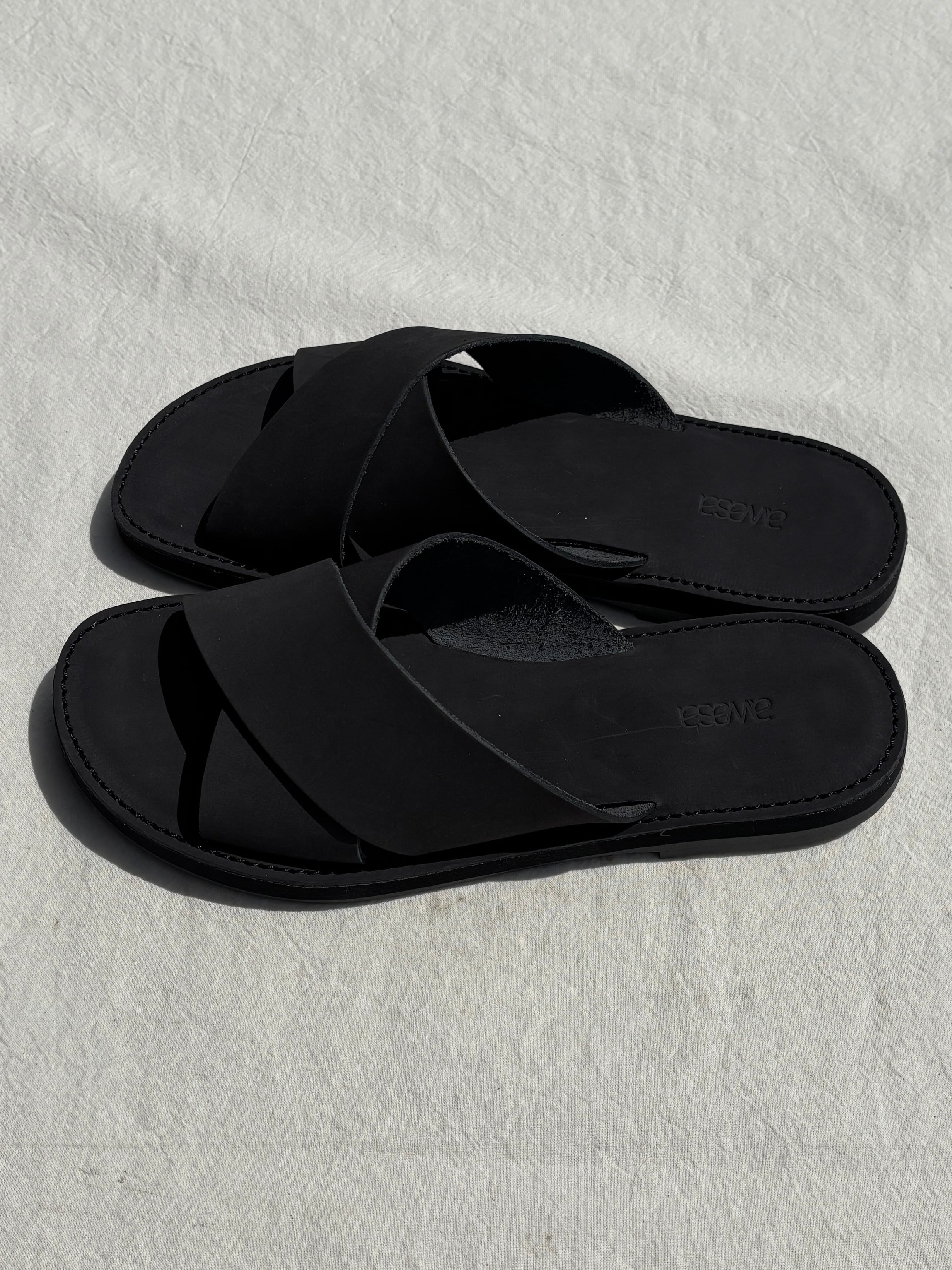 awasa / ヌバックオープントゥサンダル (BLACK) | THE MODERN AGE