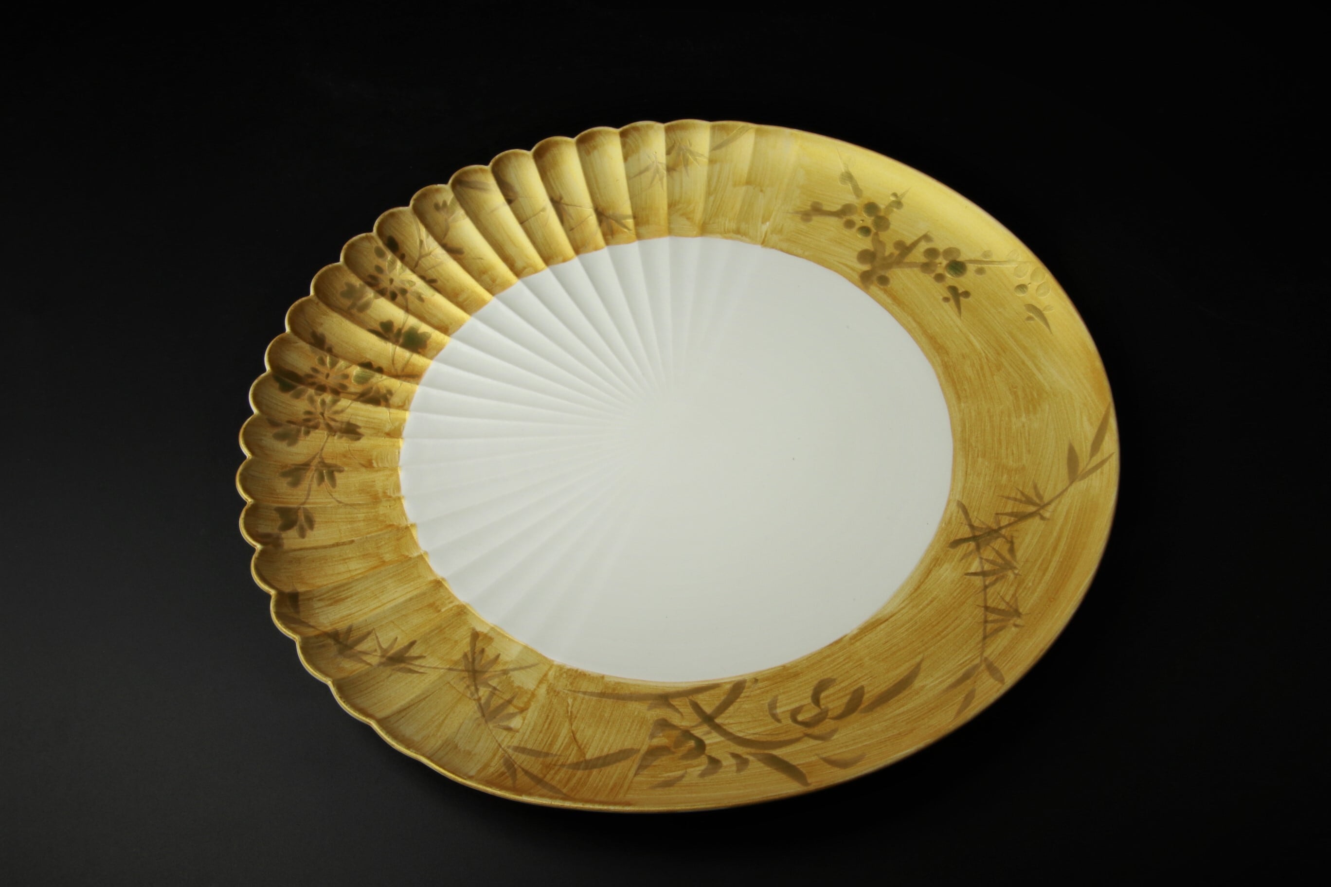 583>金彩四君子片菊彫八寸皿 有田焼 | 陶香堂オンラインストア