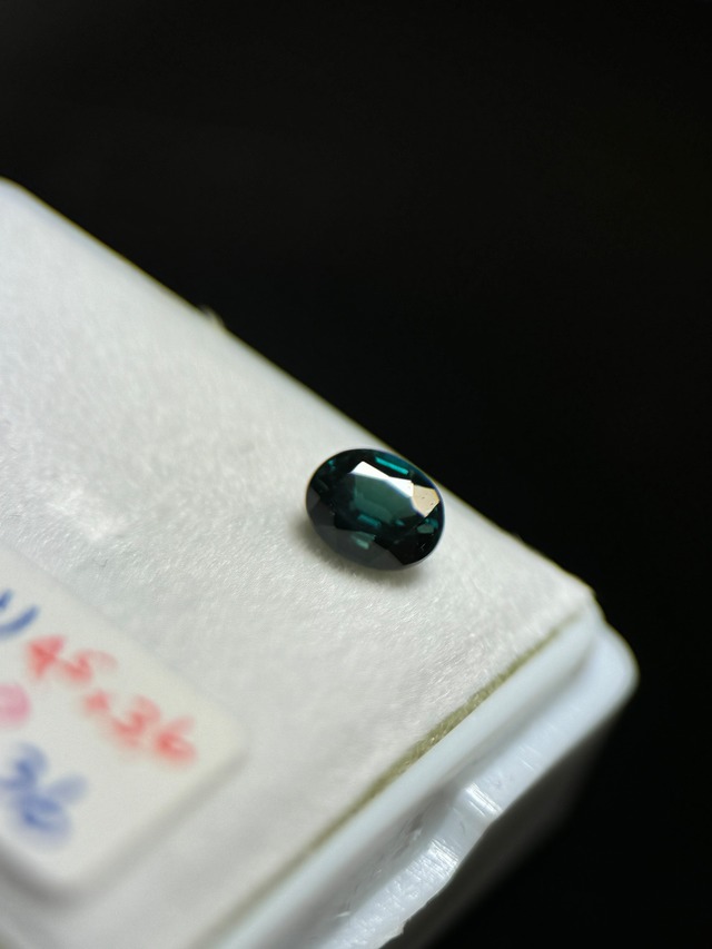 カラーチェンジガーネット(べキリ) 0.32ct ラウンド | パライバ 