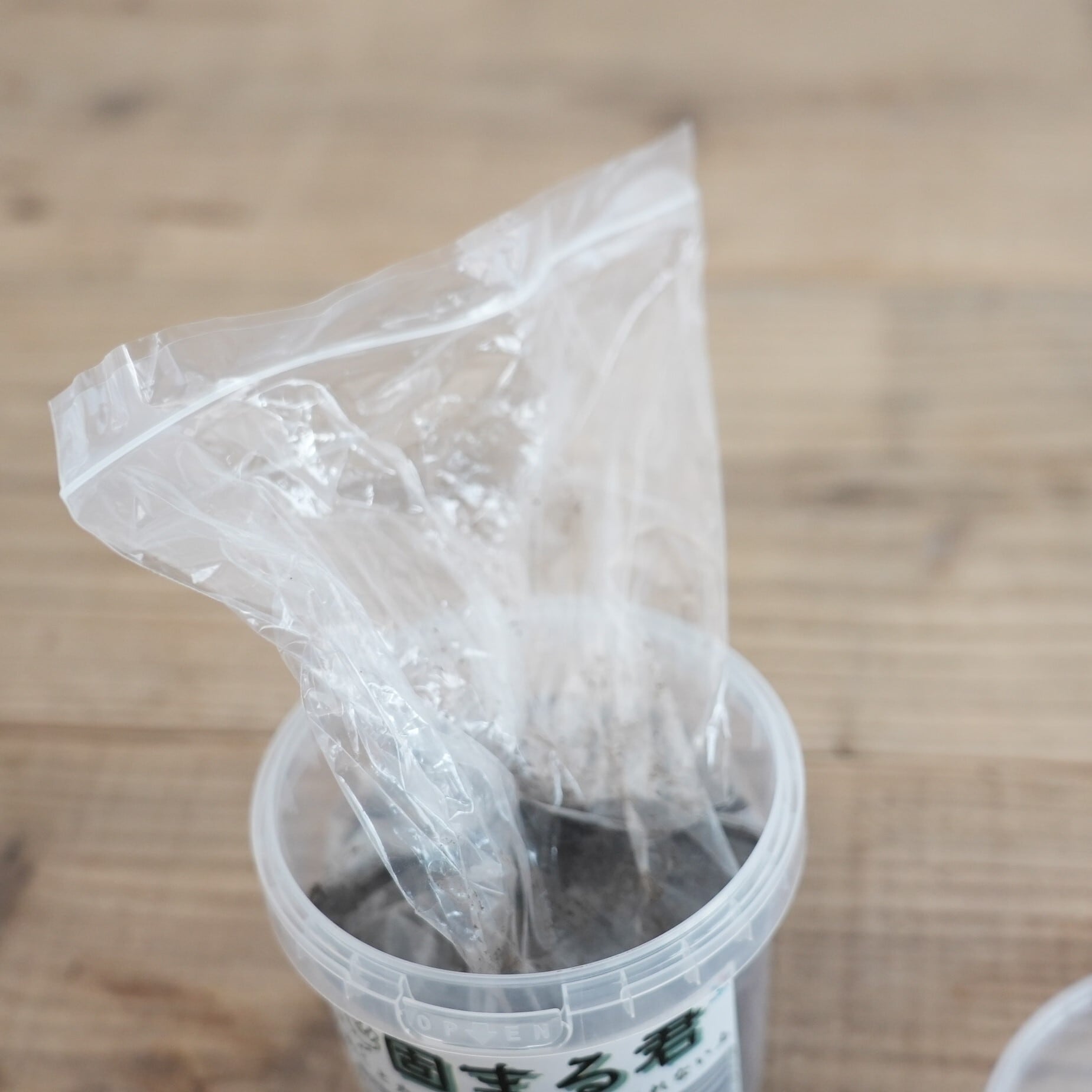 固まる君 400g ◇乾くと固まり水中でも使える | 苔テラリウム専門