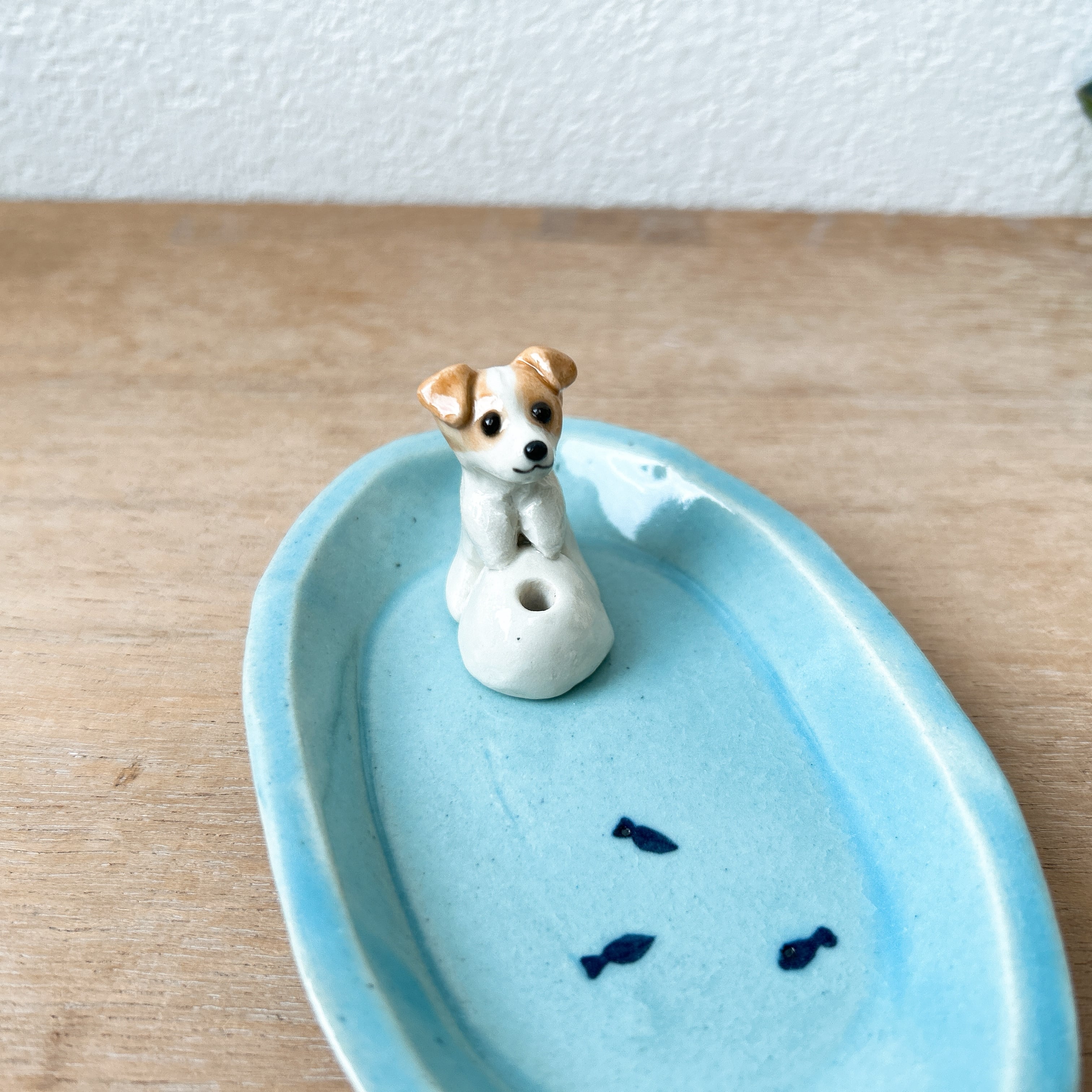 犬のお香立て(ジャックラッセル) | 陶器のことり