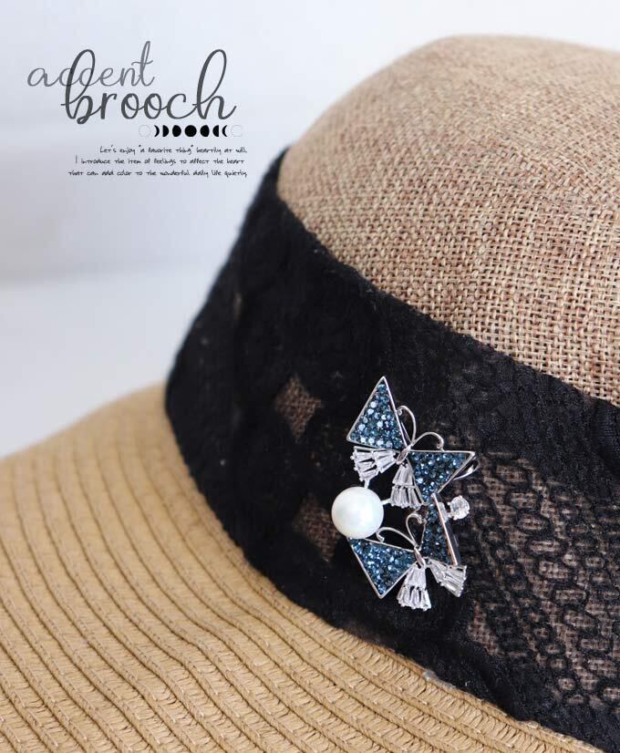 かくかく蝶々ブローチ/差し色/北欧/煌めくブローチ/かわいいブローチ/銀/シルバー/バタフライ/アクセント/ビジュー/いきものブローチ/動物ブローチ/お洒落/カジュアル/パール/ネイビー/pb737