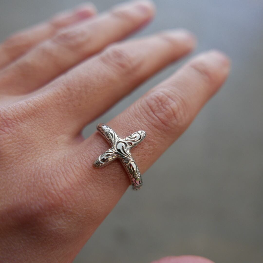 Antidote BUYERS CLUB Engraved Cross Ring | integral