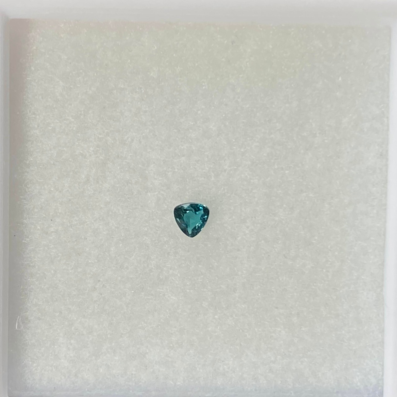 ⁂天然⁂　◇グランディディエライト◇　0.11ct　マダガスカル産