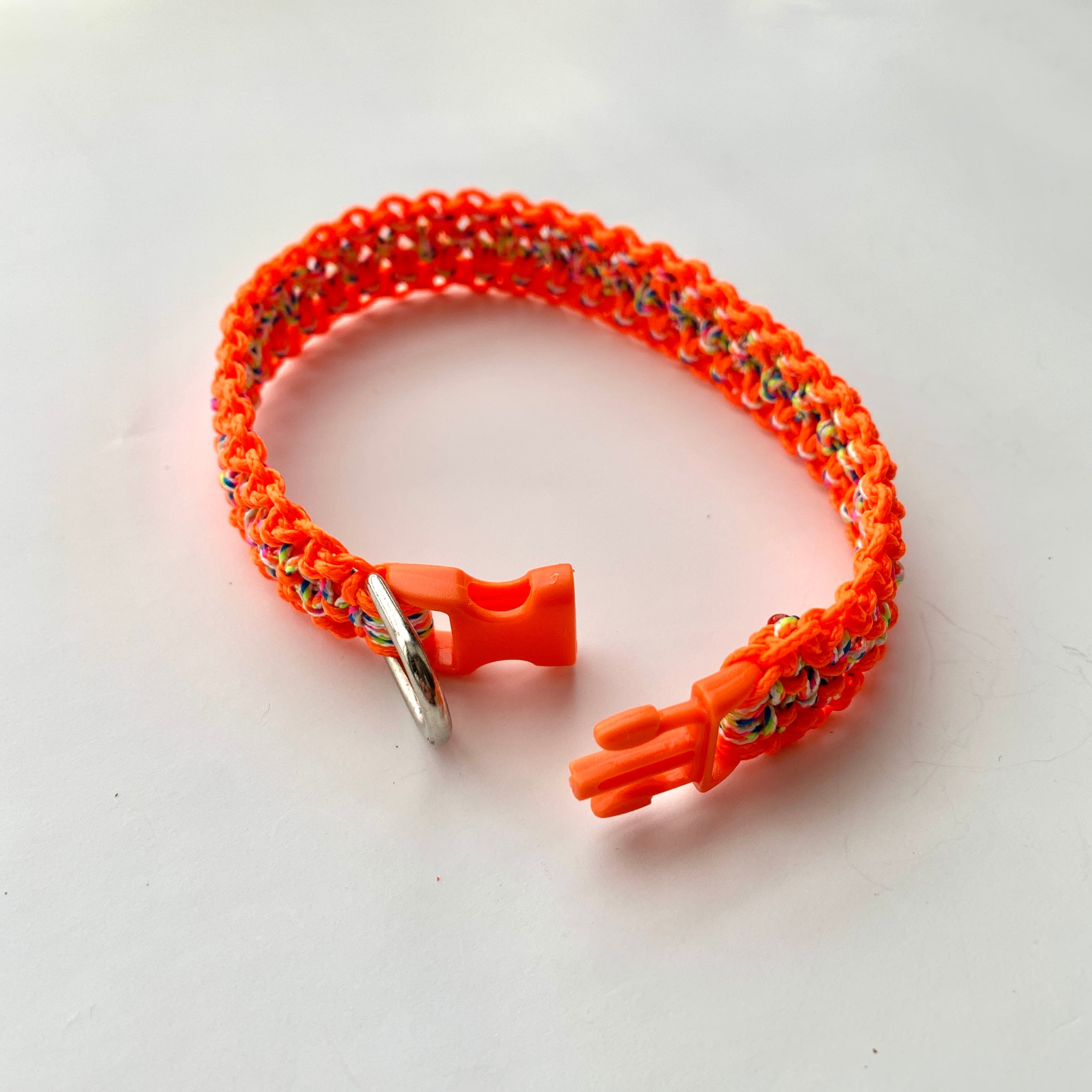 24cm細紐アクセサリー編みシングルカン 蛍光オレンジx レインボー with
