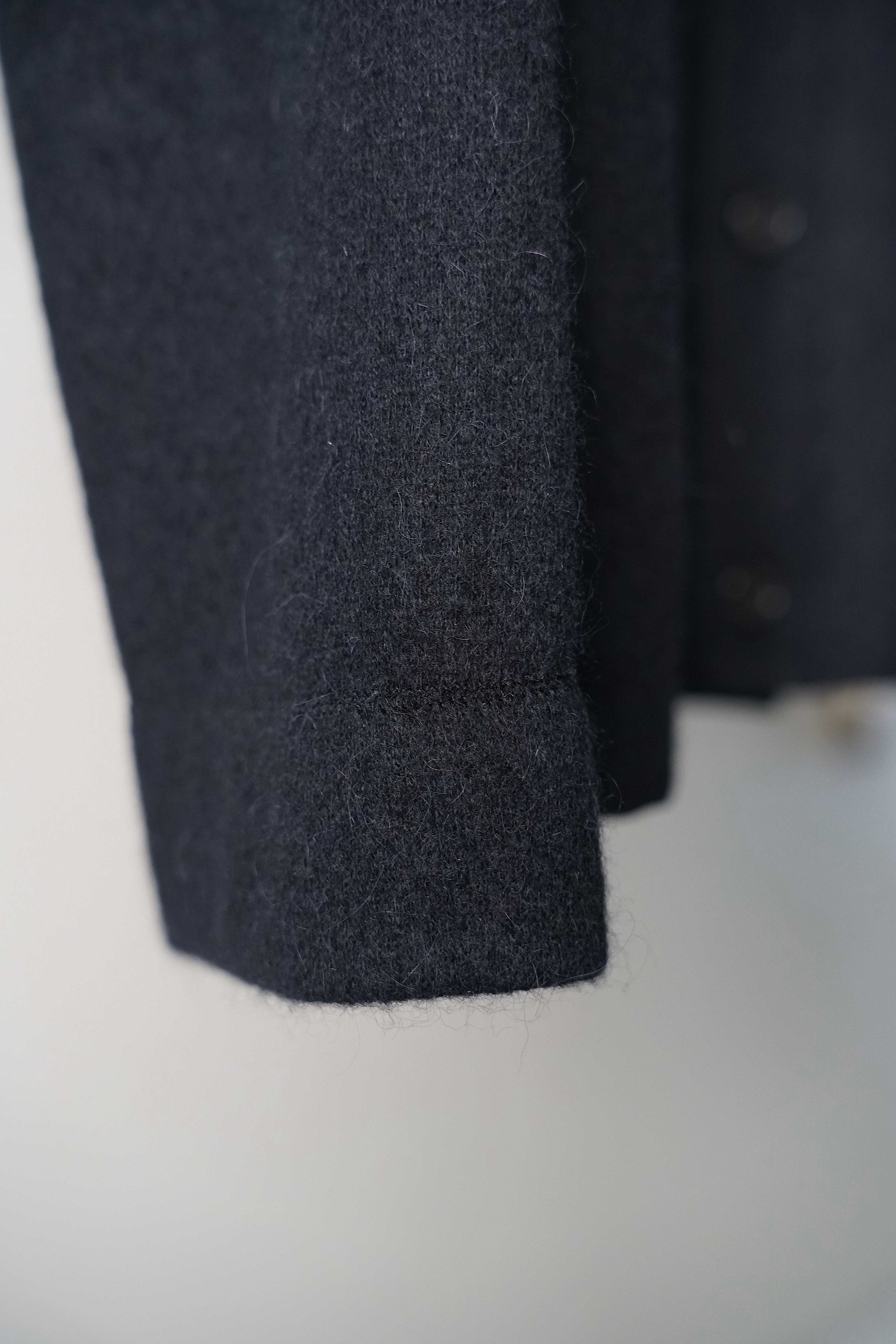 最後の1点】山内 縮絨アルパカニットカーディガン charcoal navy | DE