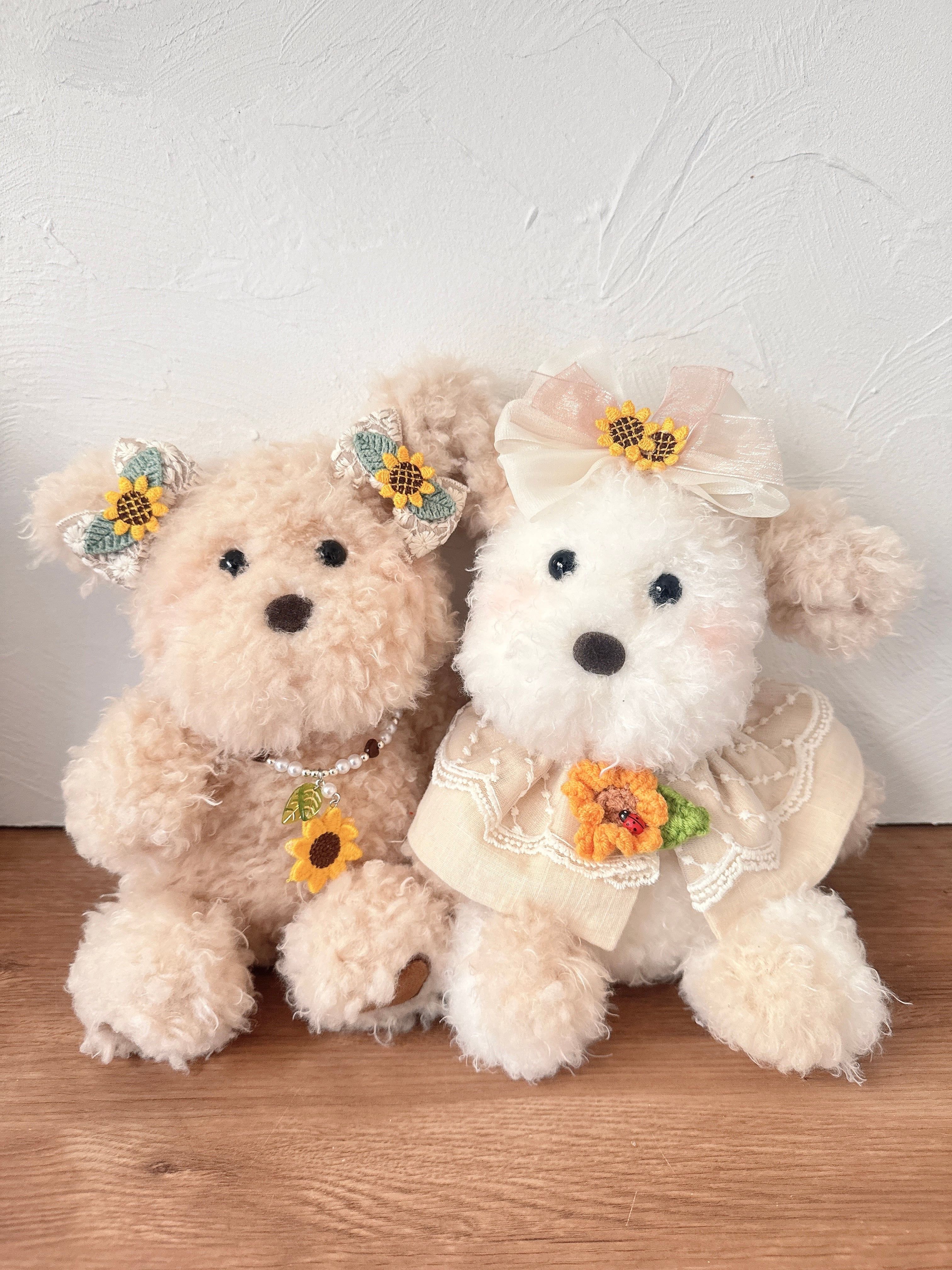 ベージュ刺繍ひまわりパッチン