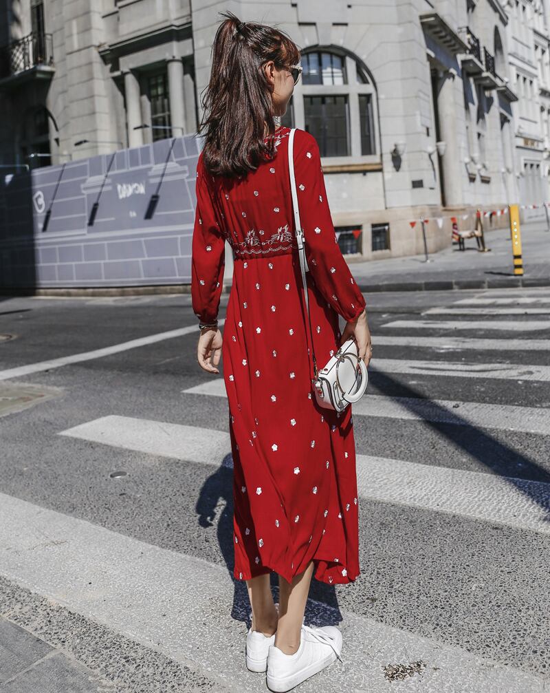 ボヘミアン マキシ丈 ワンピース フレアワンピース マキシ アンクル丈 長袖 Vネック 深めVネック フレア Aライン 刺繍 ウエストマーク ウエストリボン ハイウエスト フロントホック かわいい 大人可愛い きれいめ カジュアル 上品 おしゃれ アジアン エスニック エキゾチック ボヘミアン マキシ丈 ワンピース フレアワンピース マキシ アンクル丈