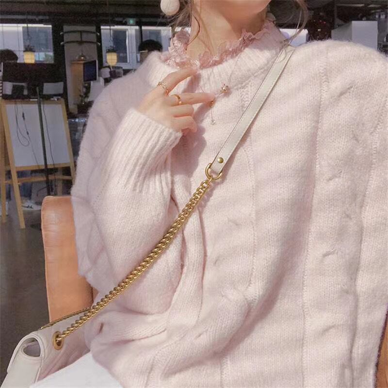 ラウンドネックケーブル編みニット