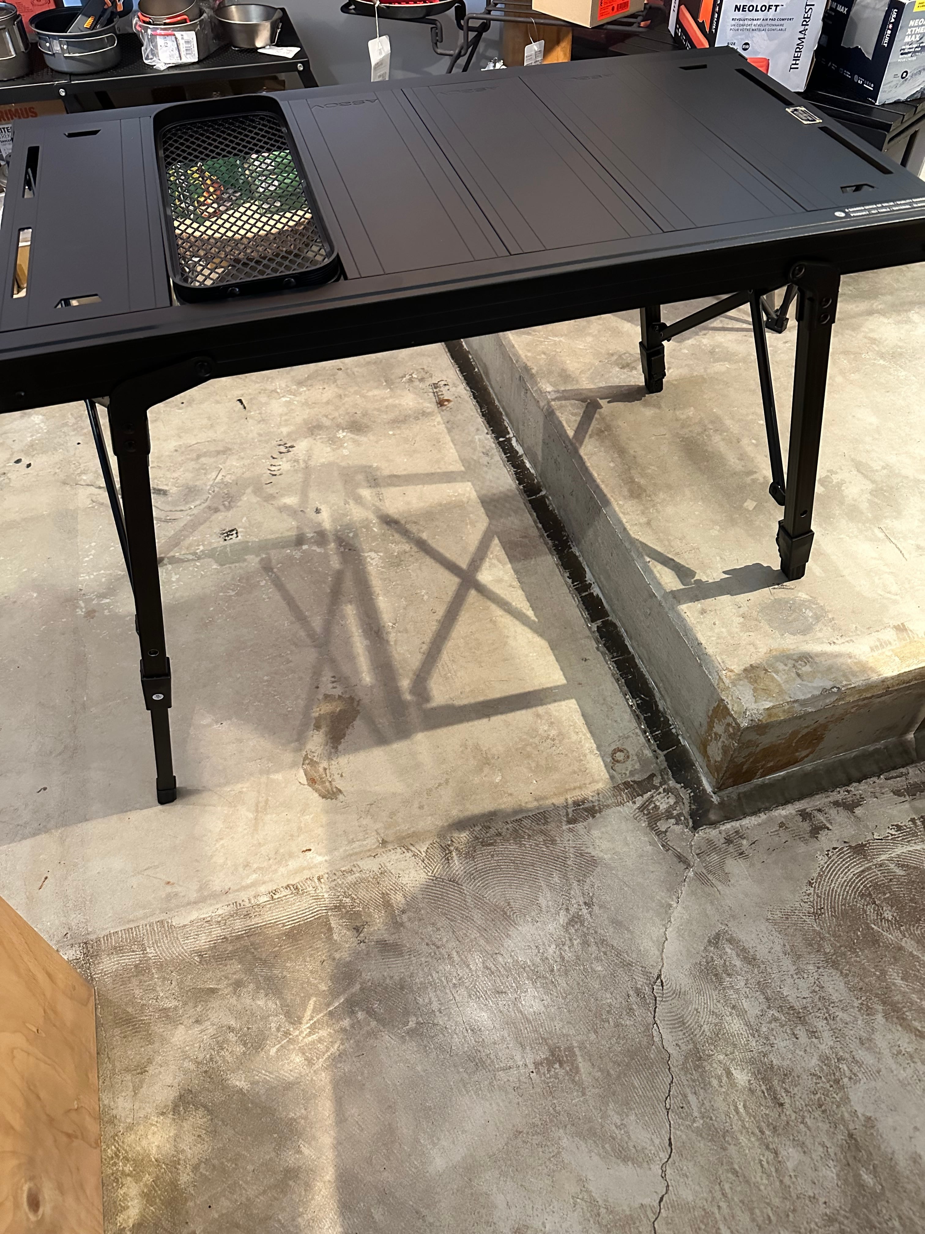 As2ov アッソブ FOLDING TABLE BLACK 折り畳みIGTテーブル | full of life