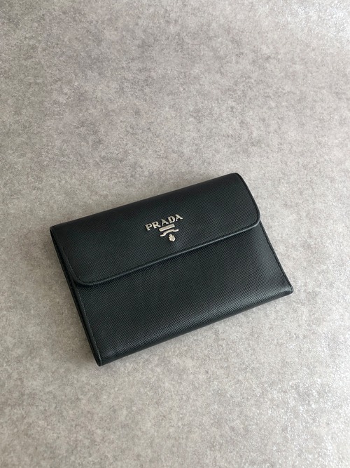 PRADA プラダ 財布 ブラック ロゴ サフィアーノレザー 2つ折り vintage ヴィンテージ オールド gfnuwt