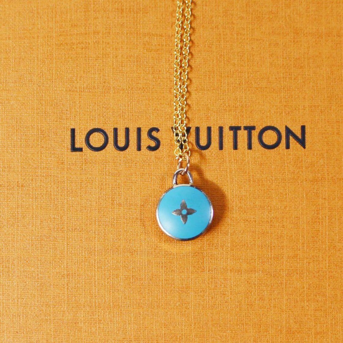 Louis Vuitton ルイヴィトン フラワーチャーム ネックレス ブルー | Pay ID