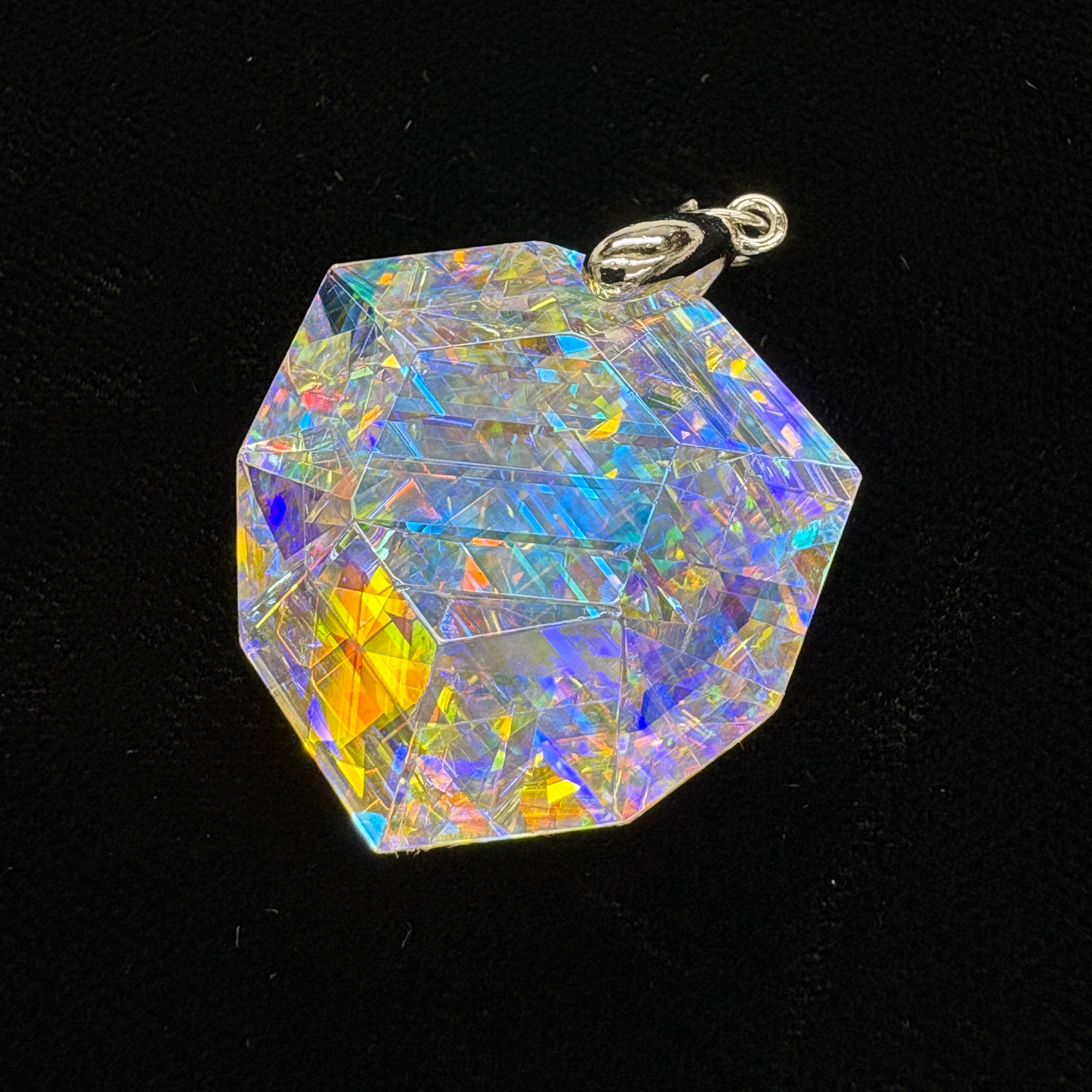 ムーンボウ(ひし形)モナジー工房/ガラスペンダント/アクセサリー ムーンボウ(ひし形)モナジー工房/ガラスペンダント/アクセサリー