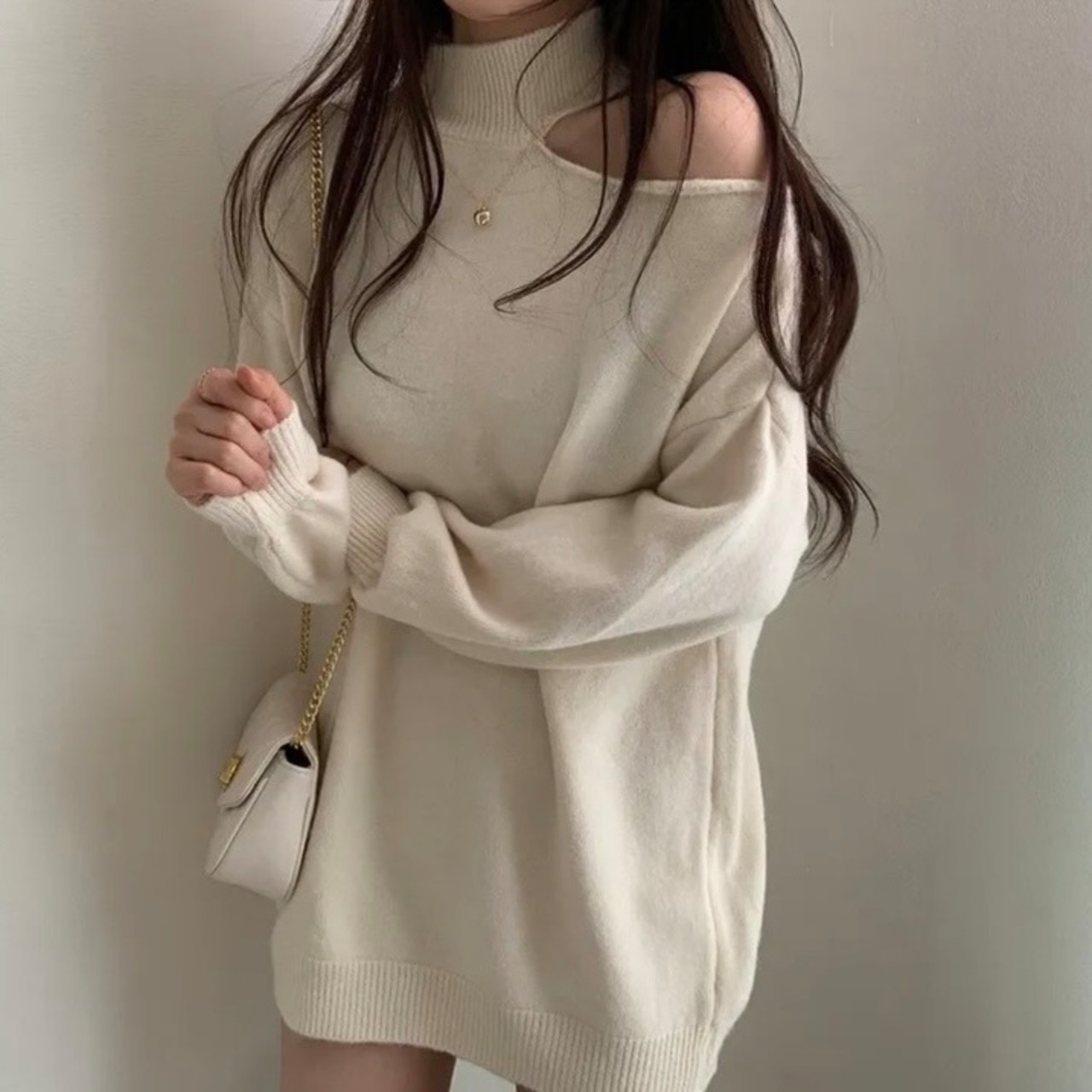 ワンオフショルオーバートップス | luciashop