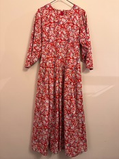 オールオーバーレッドフローラルドレス