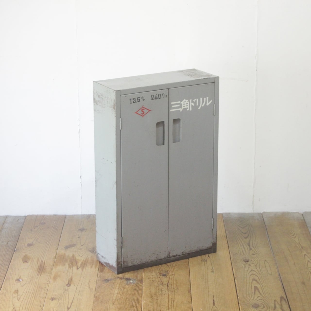 ヴィンテージ インダストリアル ツールキャビネット ツーリングラック 升目 工具 パーツ 収納 スチール