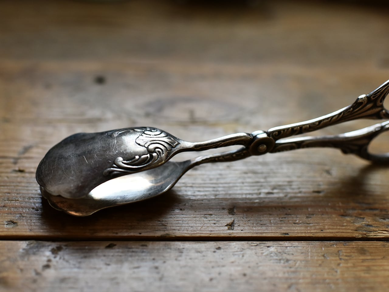 装飾が素敵なサーバートング(B) フレンチブロカント