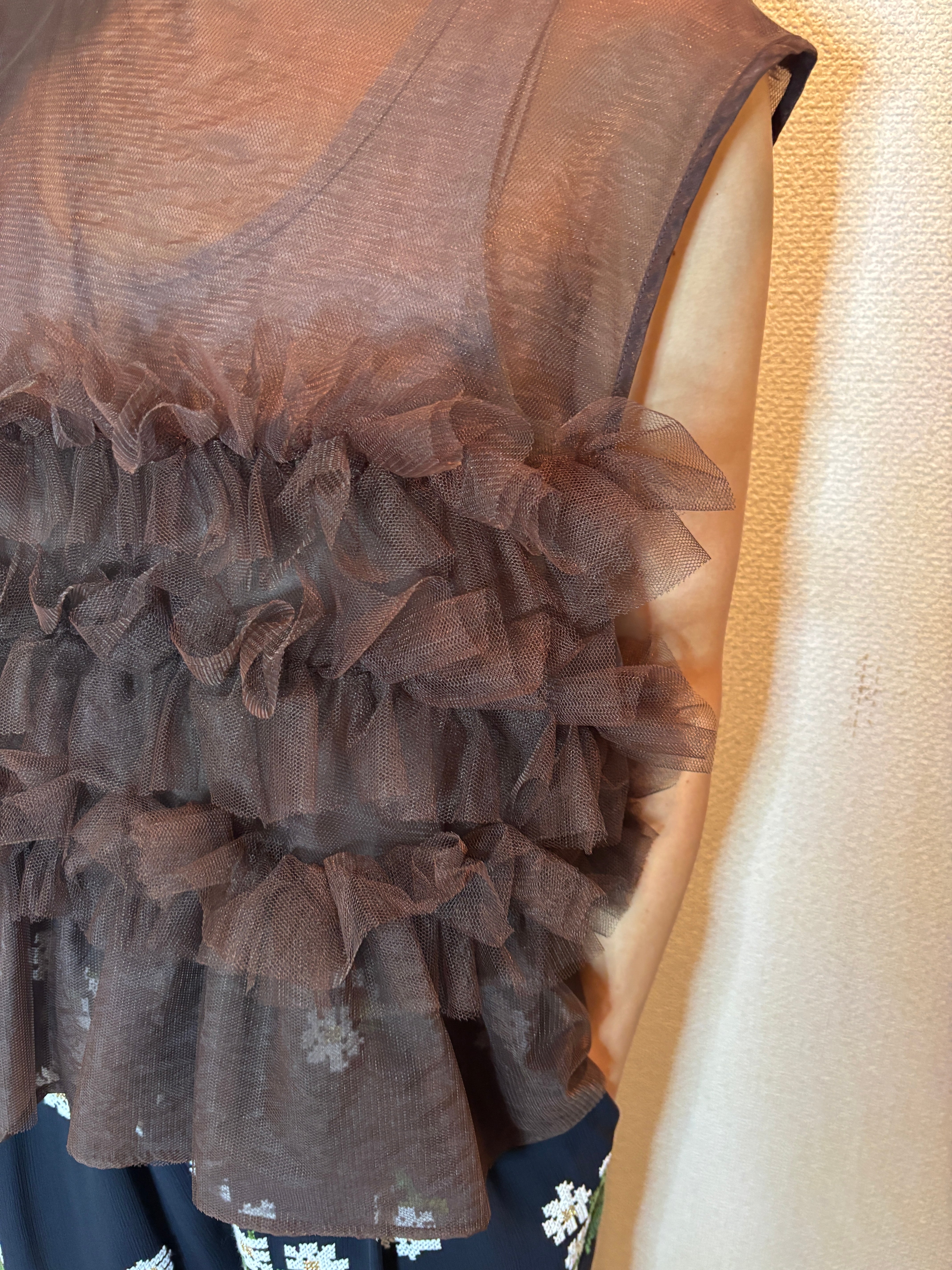 【m.】CHIGNON チュールフリルプルオーバー 送料無料>CHIGNON/チュールフリルプルオーバー/1652-213NH | I.B