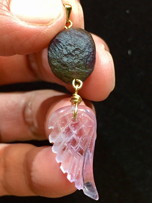 3) 紫ゴビアゲート「卑弥呼」ペンダントB「フェザー」