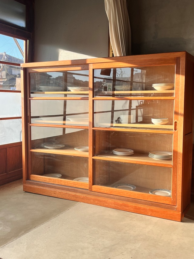 シンプルな大きいガラスケース