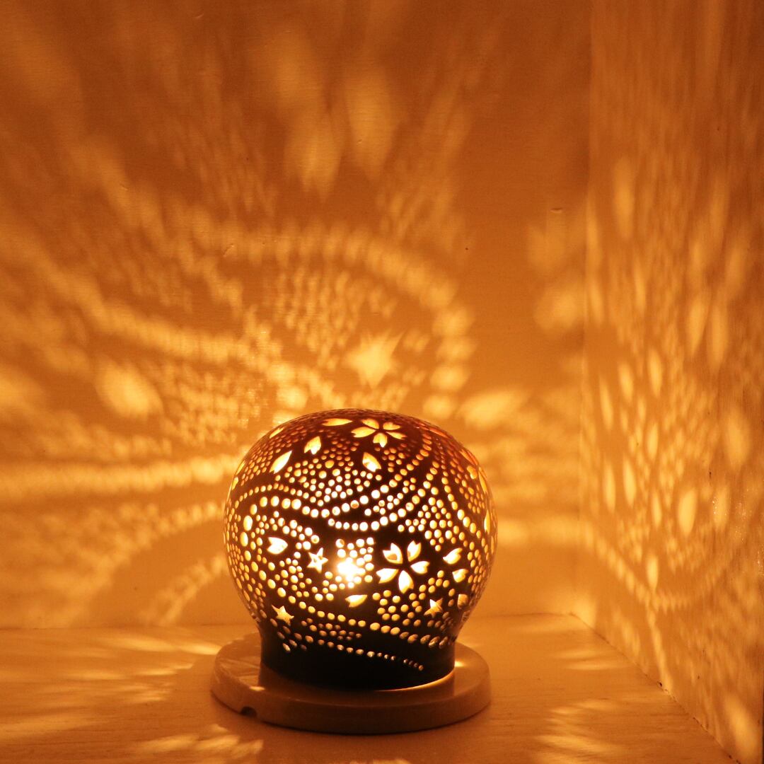 陶器アーム付ミルクガラスランプ パウダールーム アールデコデザイン/K311 楽天市場】ココナッツボールランプ ガムランモチーフ アジアンランプ