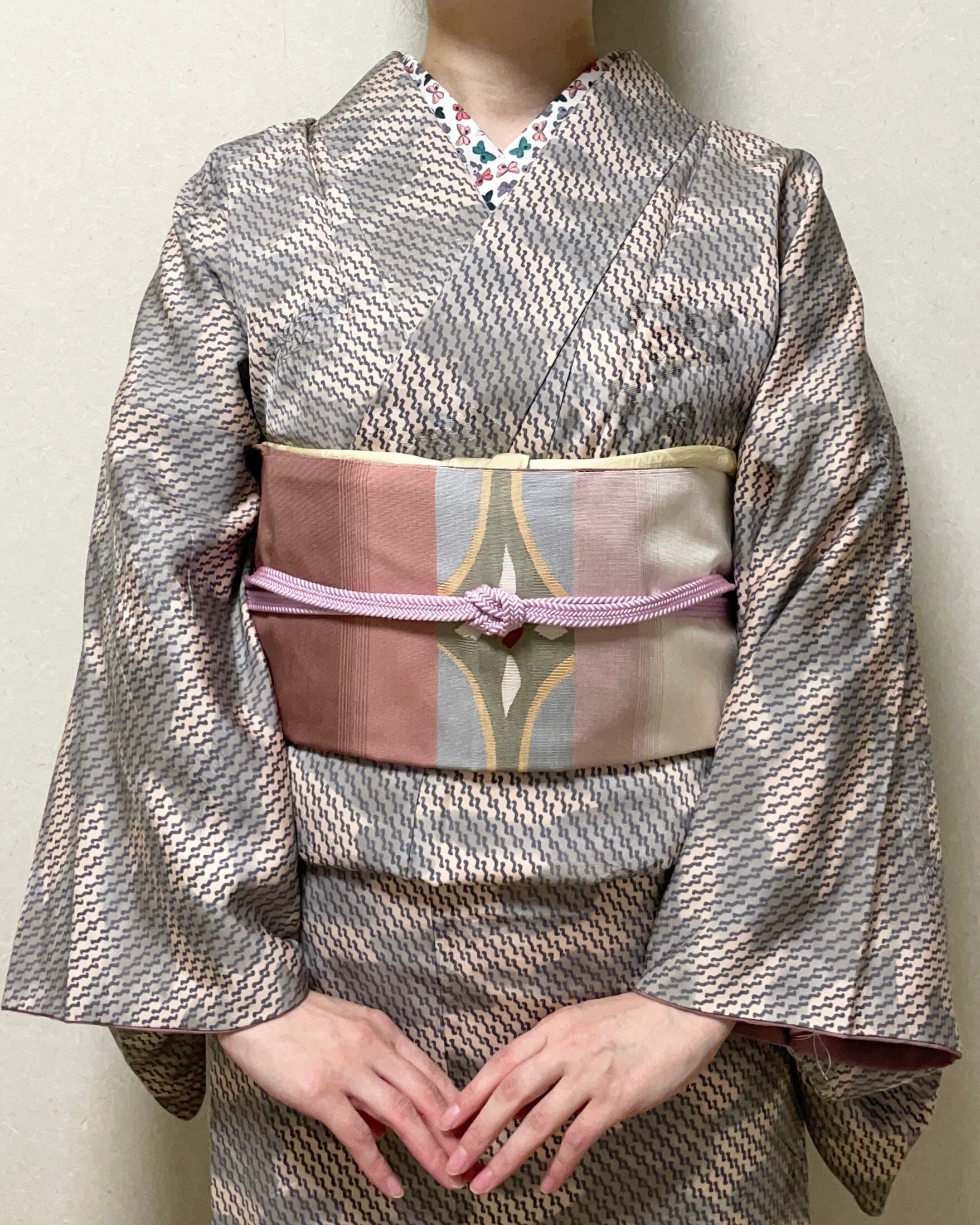 大島紬　小紋　縦縞　格子　泥染　花模様　菊　着物　020k 大島紬 小紋 縦縞 格子 泥染 花模様 菊 着物 020k 小紋 柄 小紋 大島紬