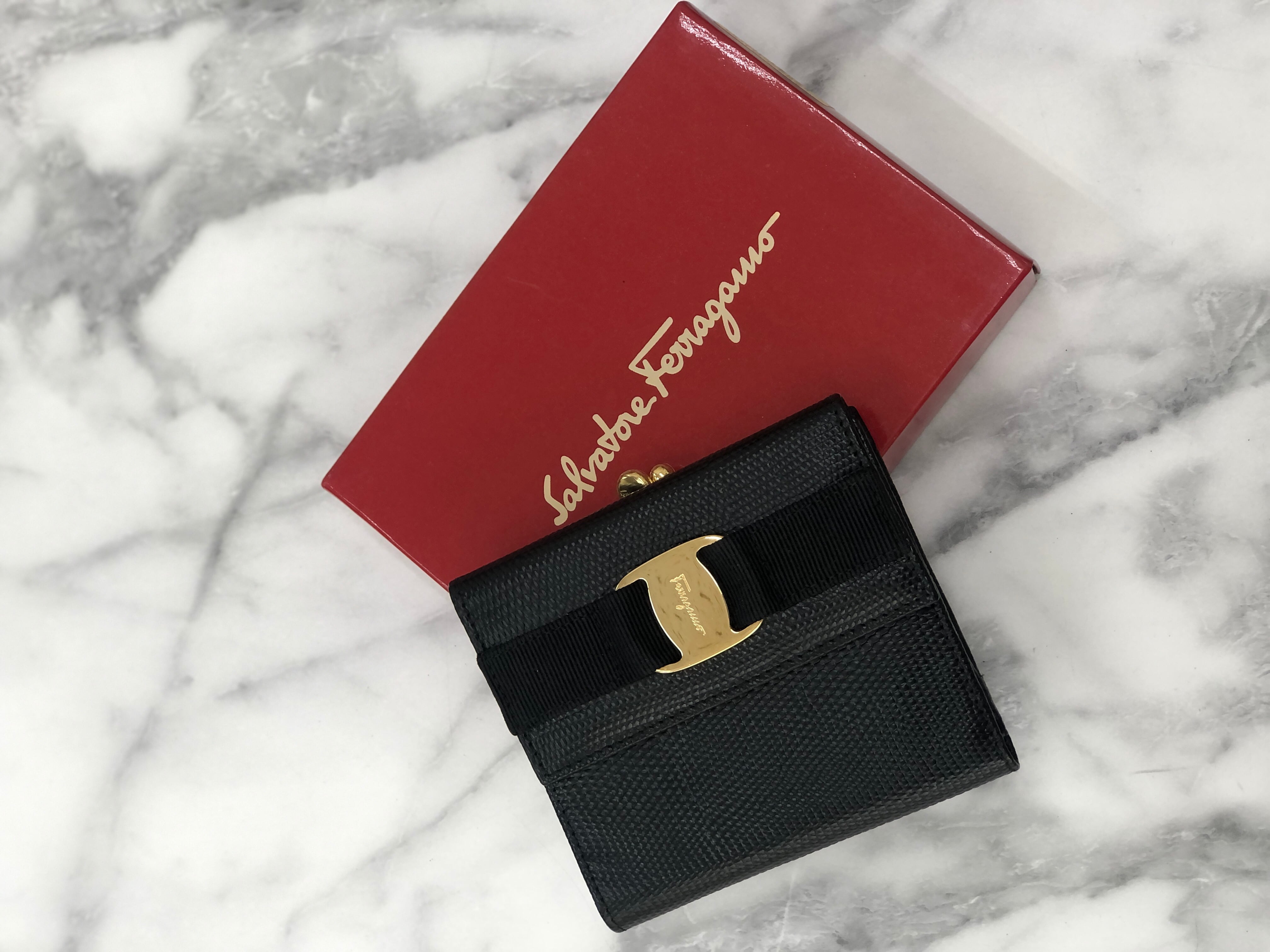 Salvatore Ferragamo サルヴァトーレ フェラガモ ヴァラリボン