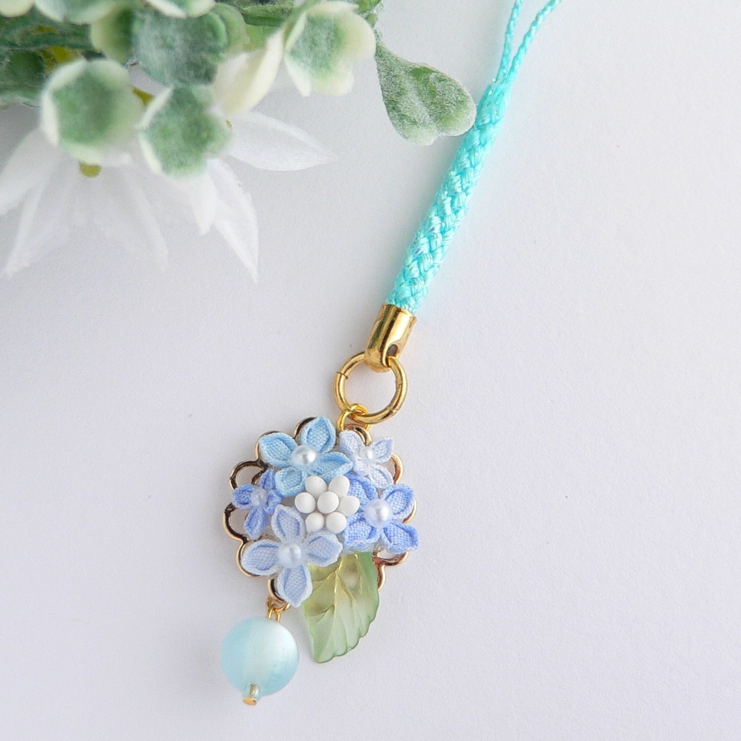 つまみ細工 がくあじさいのストラップ 】---キーホルダー/フラワー