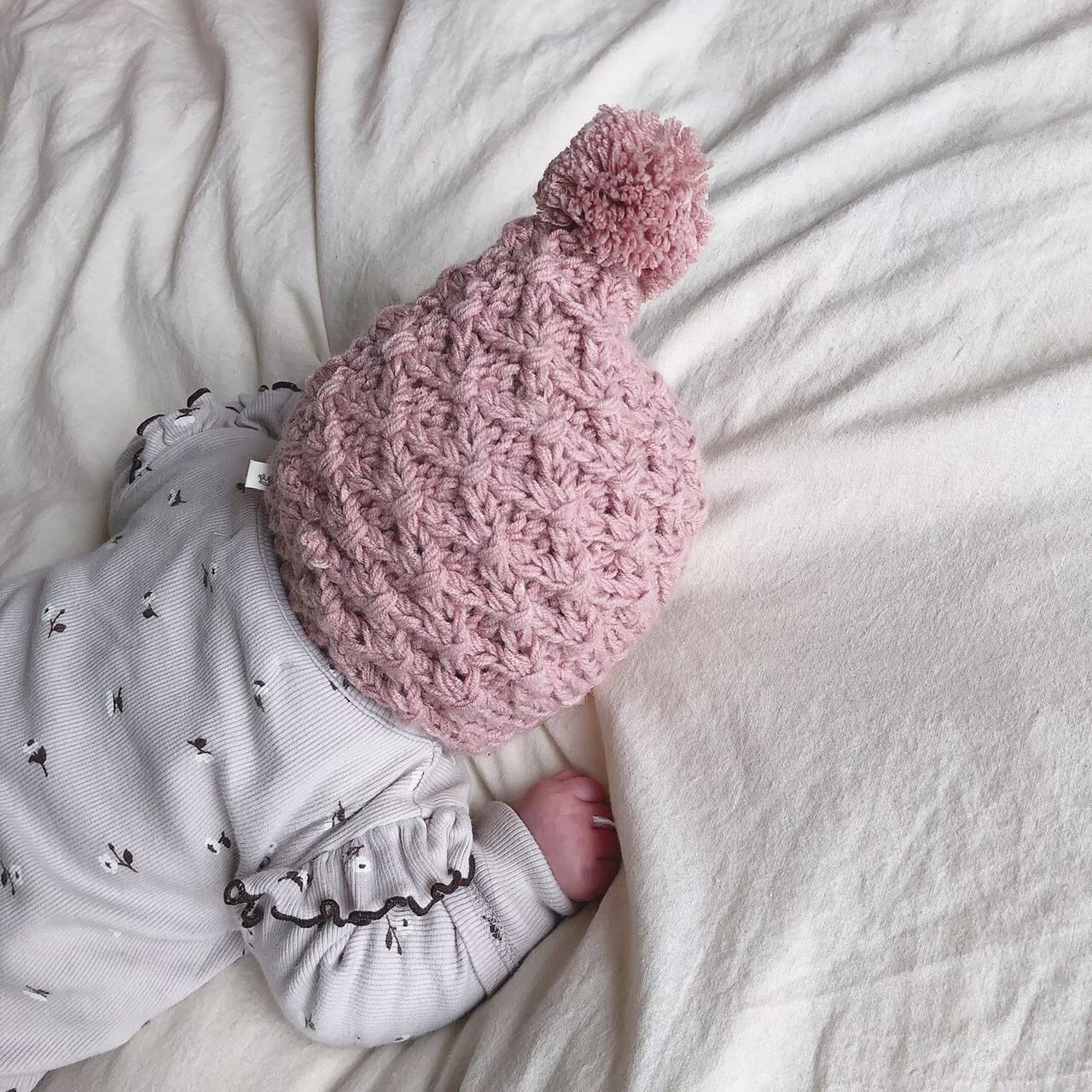 ぽんぽん付きニットボンネット