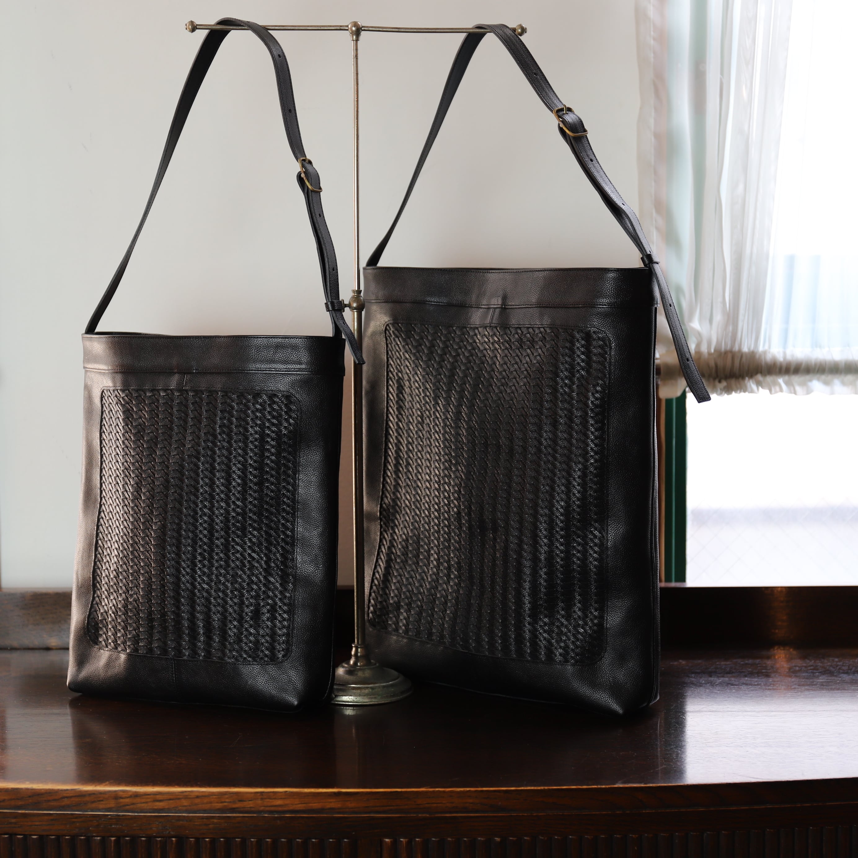 forme / Panel Tote ”Hand twill mesh” size M | TIBETAN MARKET